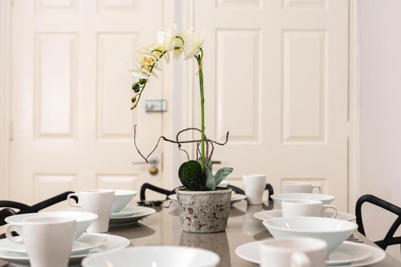 Penthousestays Notting Hill - Spacious 3 Bedroom King Bed Apartment - Near Portobello Road & Kensington High Street 런던 외부 사진